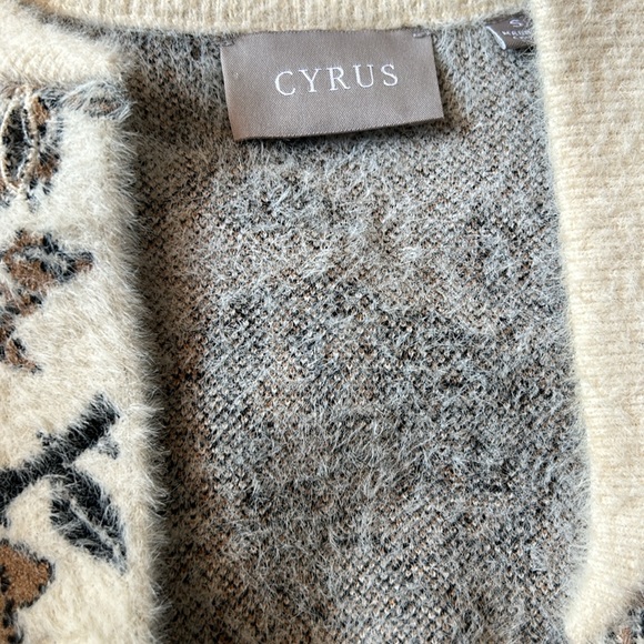 Cyrus floral cardigan size small‎ - Picture 4 of 6